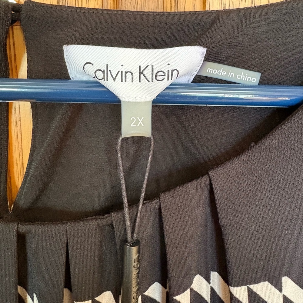 NWT Calvin Klein Women’s sleeveless blouse color black and khaki size 2x - Picture 4 of 7